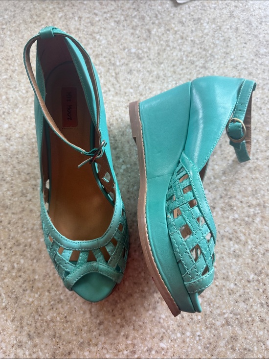Miz Mooz Shoes - Women’s Miz Mooz size 8 Teal Wedge Sandals
